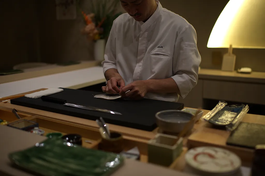 Hands forming a piece of nigiri